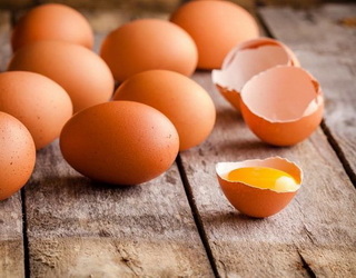 Трав’яне борошно в раціоні птиці покращує якість яєць